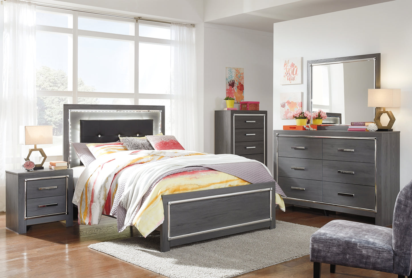 Lodanna Full Panel Bed with Mirrored Dresser, Chest and 2 Nightstands